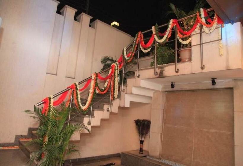 Пансион Indiyaah Inn