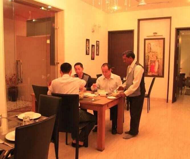 פנסיון Indiyaah Inn