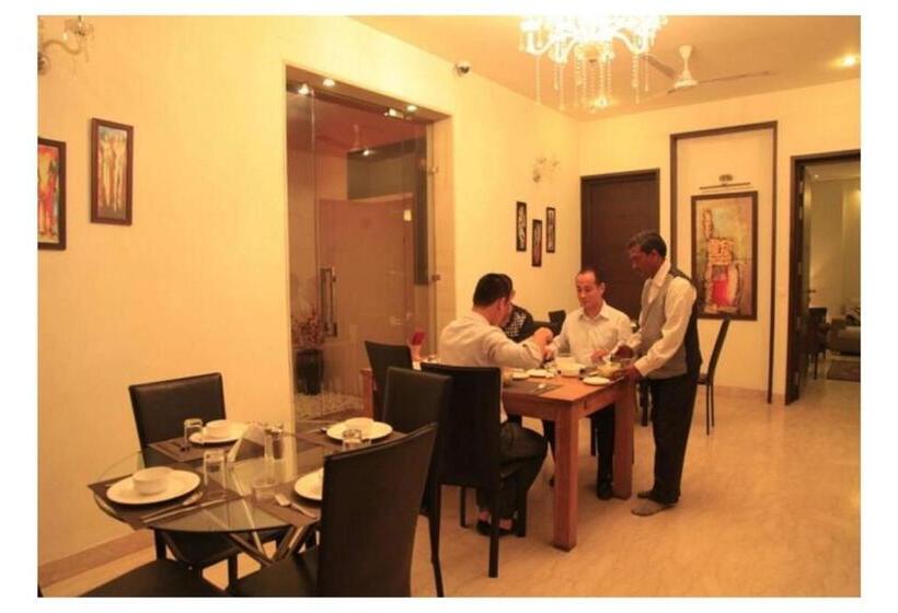 Пансион Indiyaah Inn