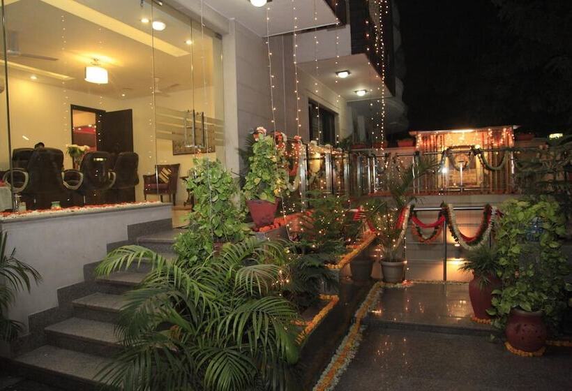 פנסיון Indiyaah Inn