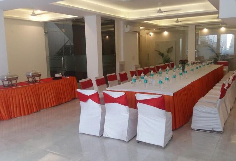 Пансион Indiyaah Inn