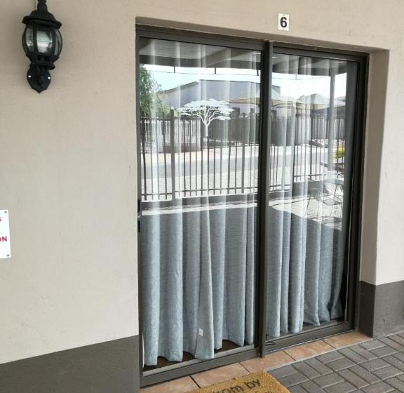 膳宿费 Kalahari Rus