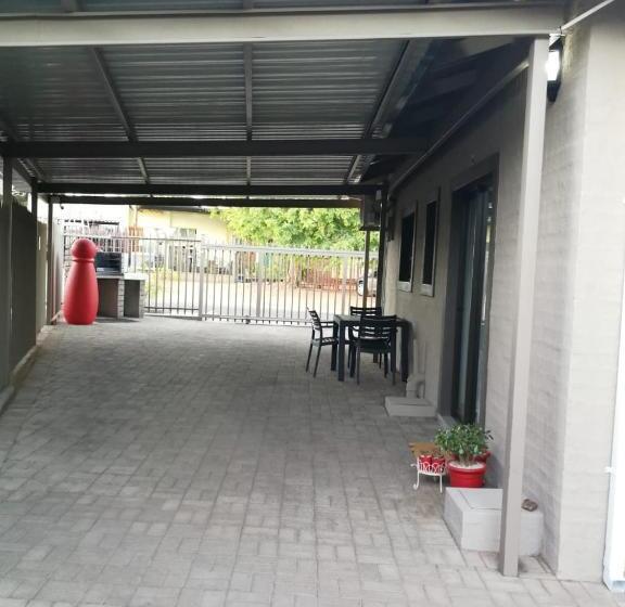 פנסיון Kalahari Rus