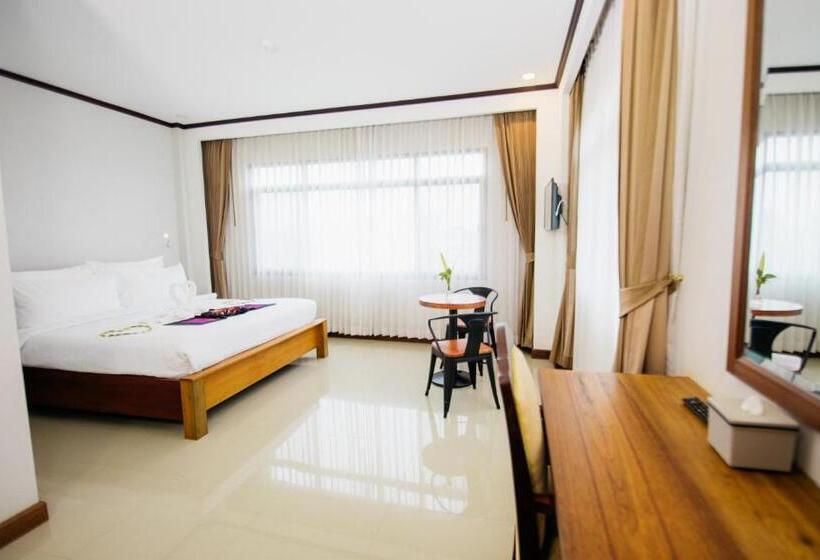 펜션 Sisombat Plaza