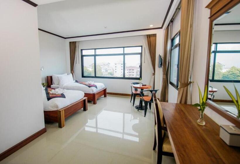 펜션 Sisombat Plaza