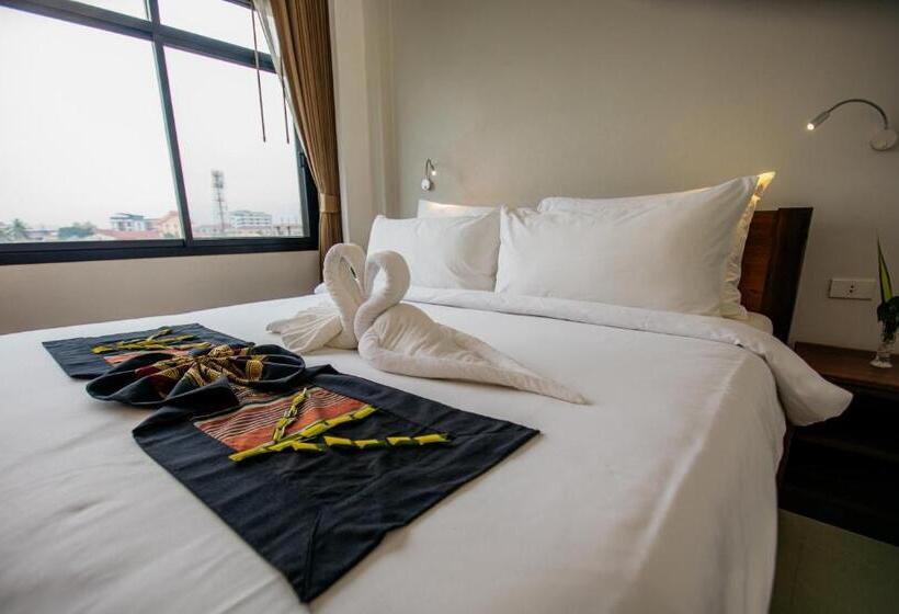 펜션 Sisombat Plaza