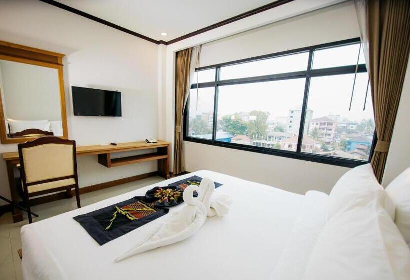 펜션 Sisombat Plaza