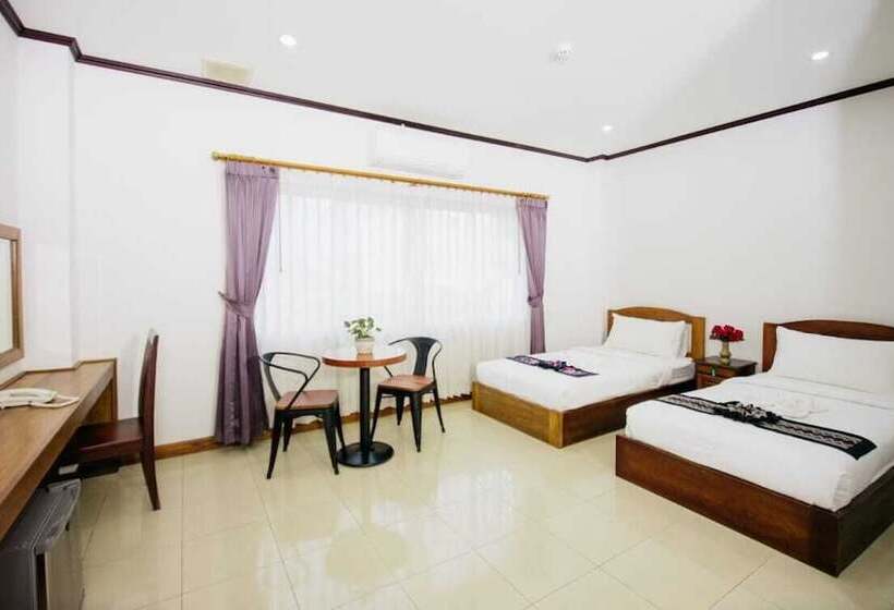 펜션 Sisombat Plaza