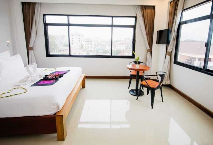 펜션 Sisombat Plaza