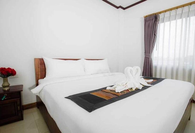 펜션 Sisombat Plaza