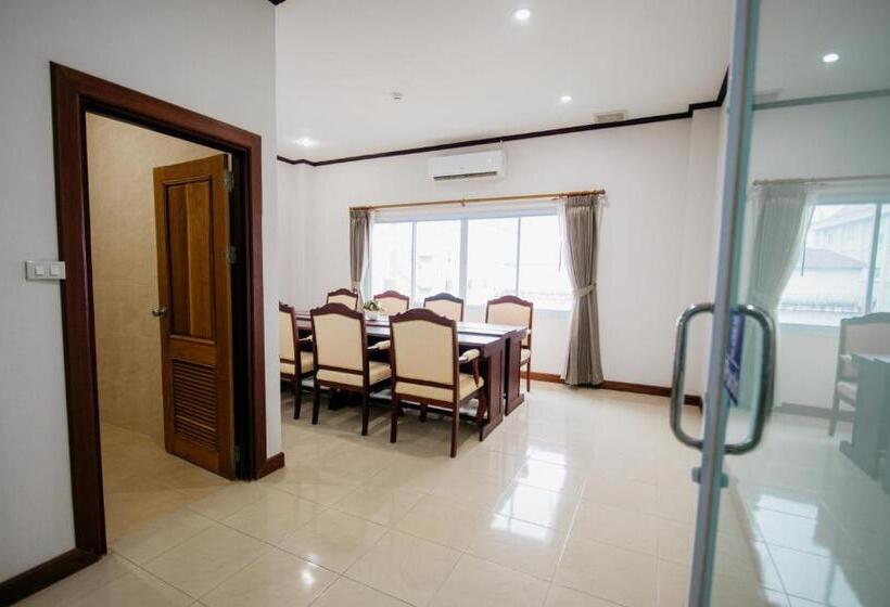 펜션 Sisombat Plaza