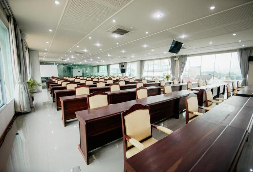 펜션 Sisombat Plaza