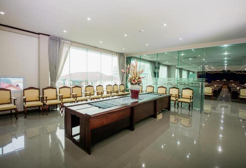 펜션 Sisombat Plaza