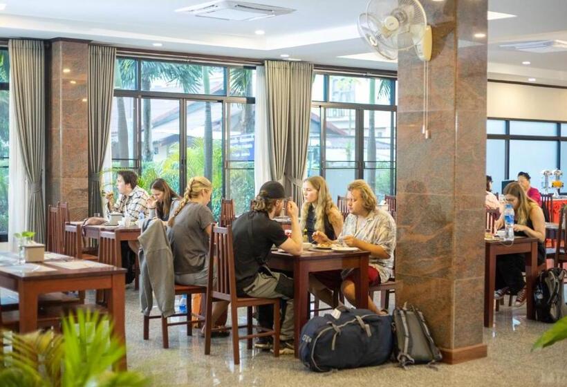 펜션 Sisombat Plaza