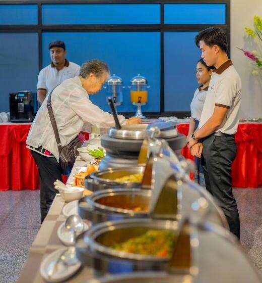 펜션 Sisombat Plaza