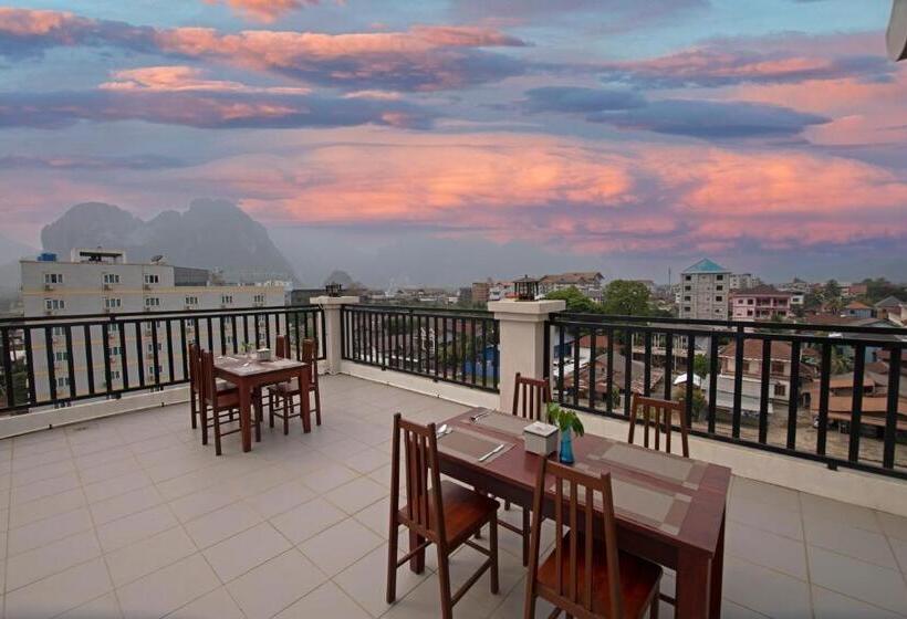 펜션 Sisombat Plaza