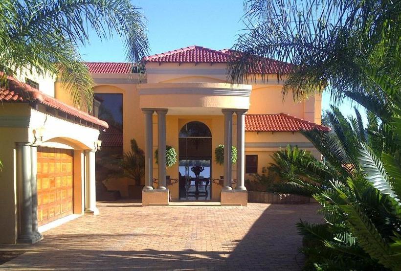 بنسيون The Blue Crane Villa