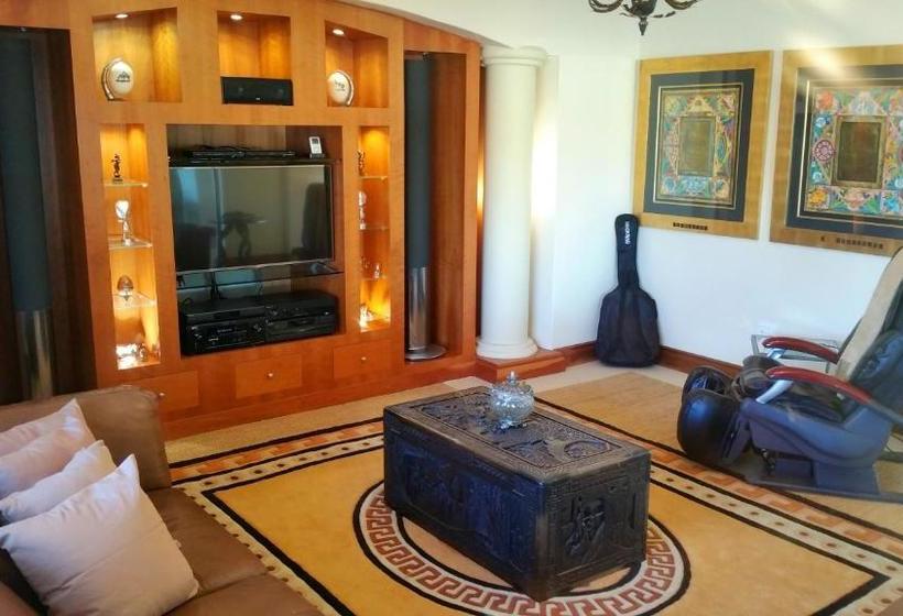 بنسيون The Blue Crane Villa