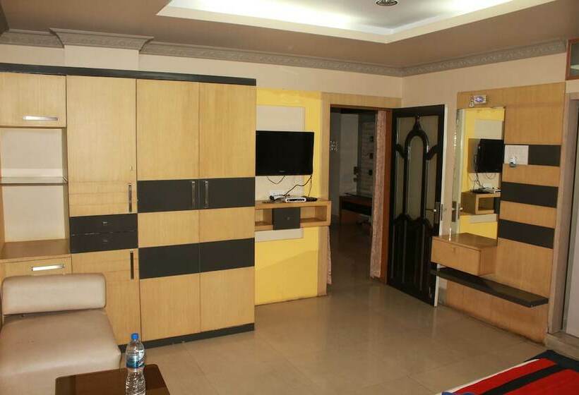 بنسيون Transit Inn Guest House