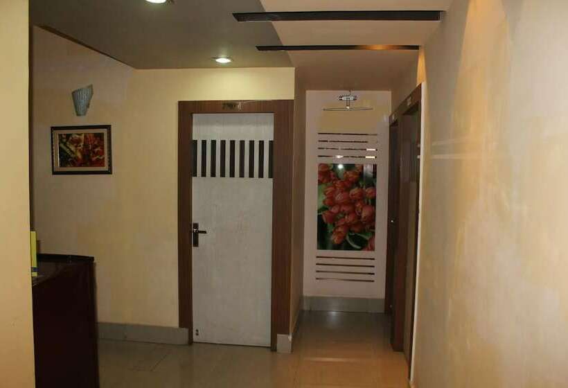 بنسيون Transit Inn Guest House