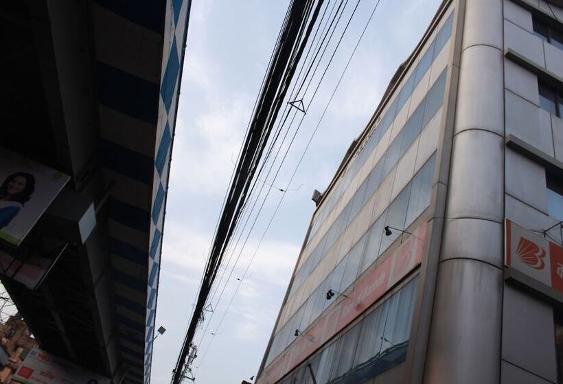 بنسيون Transit Inn Guest House