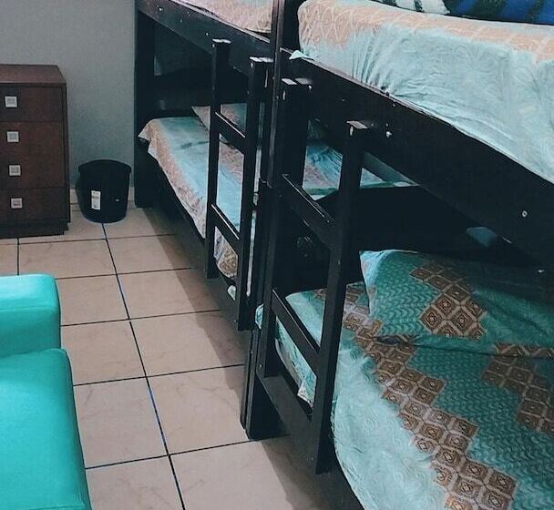 بنسيون Vitoria Hostel
