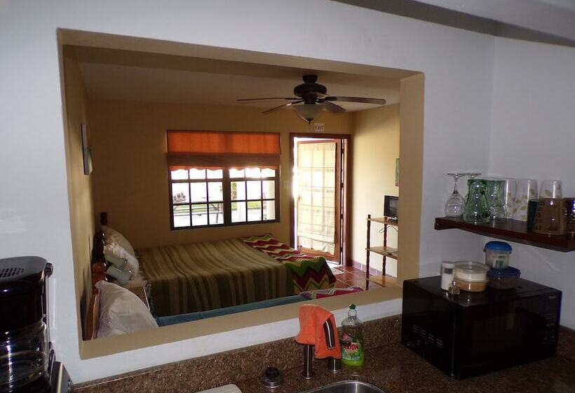 فندق صغير Bamboleo Inn Belize