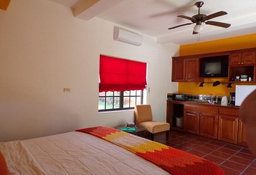 فندق صغير Bamboleo Inn Belize