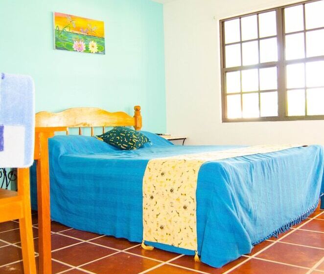 فندق صغير Bamboleo Inn Belize