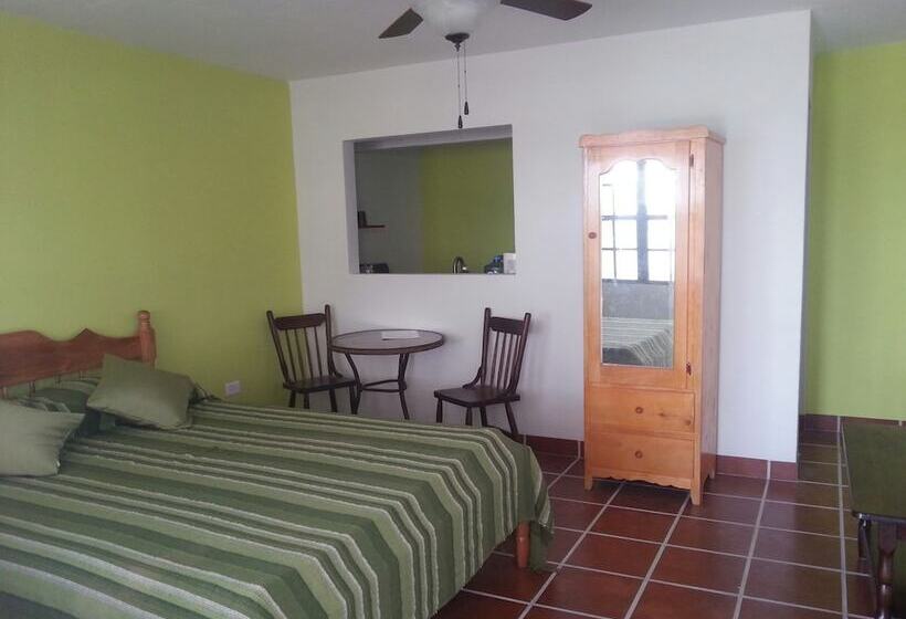 Общежитие Bamboleo Inn Belize