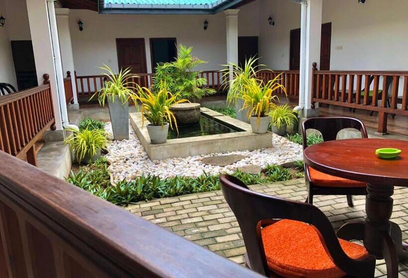 Hotel Sundowners Guesthouse