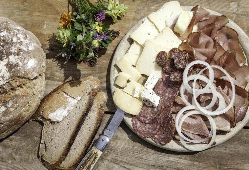 پانسیون Alpengasthof Karalm