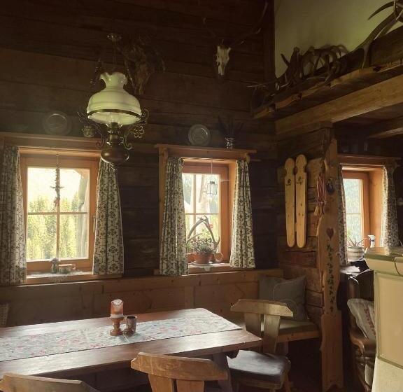 پانسیون Alpengasthof Karalm