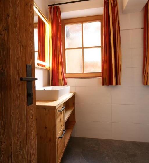 پانسیون Alpengasthof Karalm