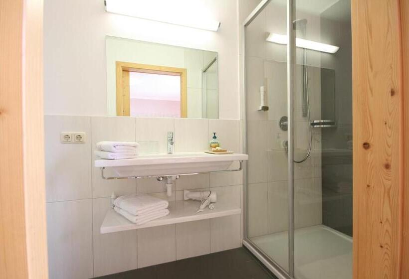 پانسیون Alpengasthof Karalm