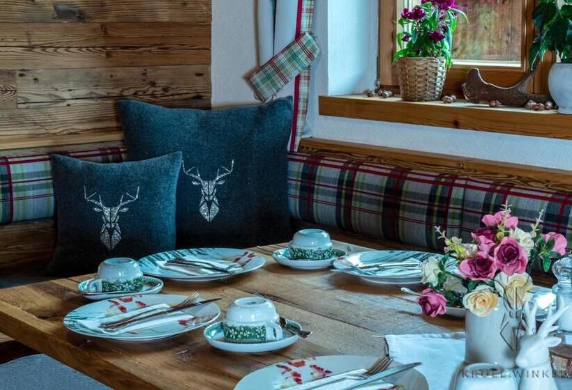 پانسیون Alpengasthof Karalm