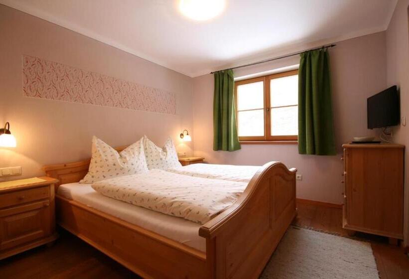 پانسیون Alpengasthof Karalm