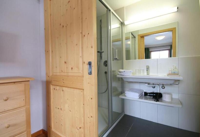 پانسیون Alpengasthof Karalm