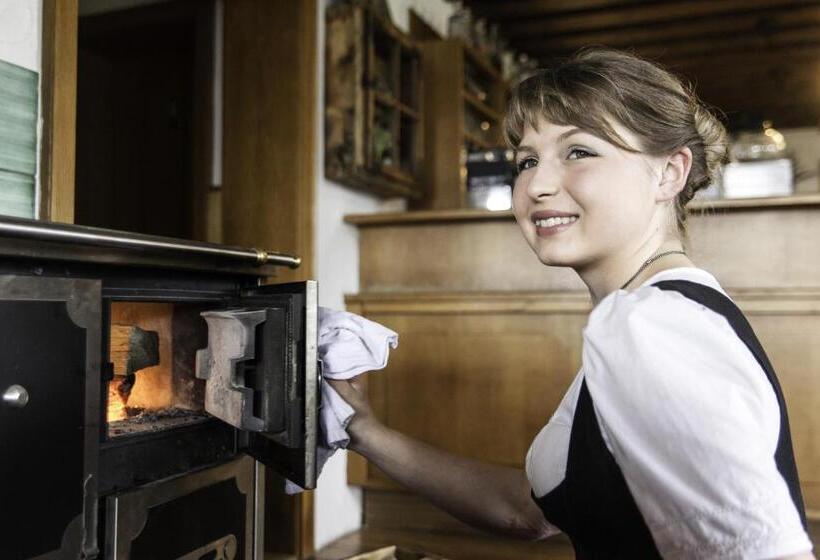 پانسیون Alpengasthof Karalm