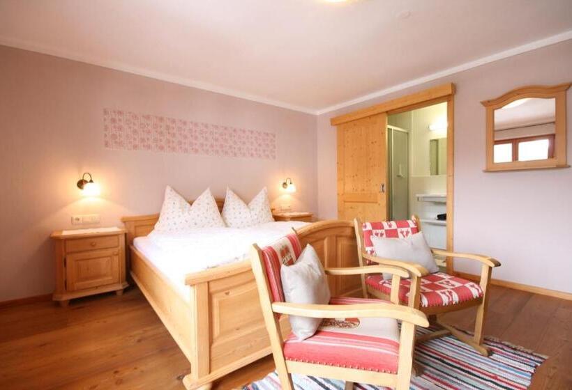 پانسیون Alpengasthof Karalm