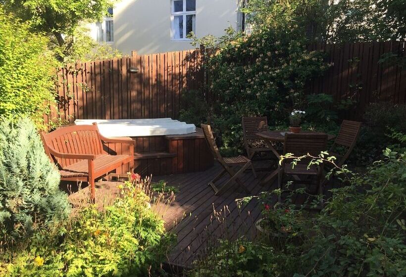 پانسیون Baldursbrá Guesthouse