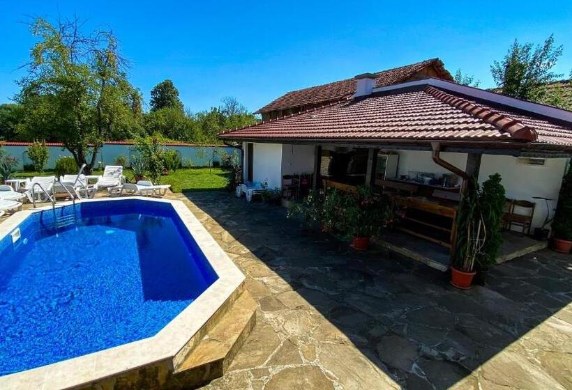 Пансион De Yan Guest House