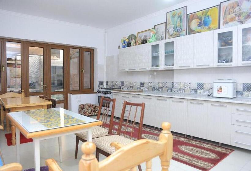 بنسيون Rumi Hotel & Hostel