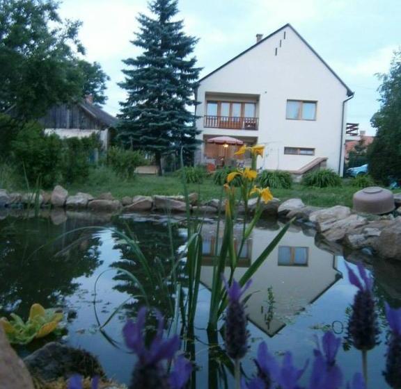 ペンション Rózsakert Vendégház