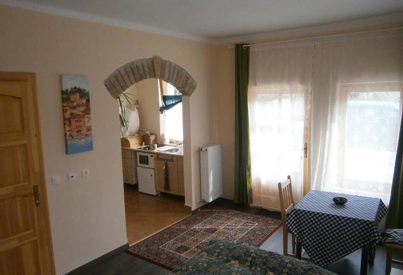 ペンション Rózsakert Vendégház