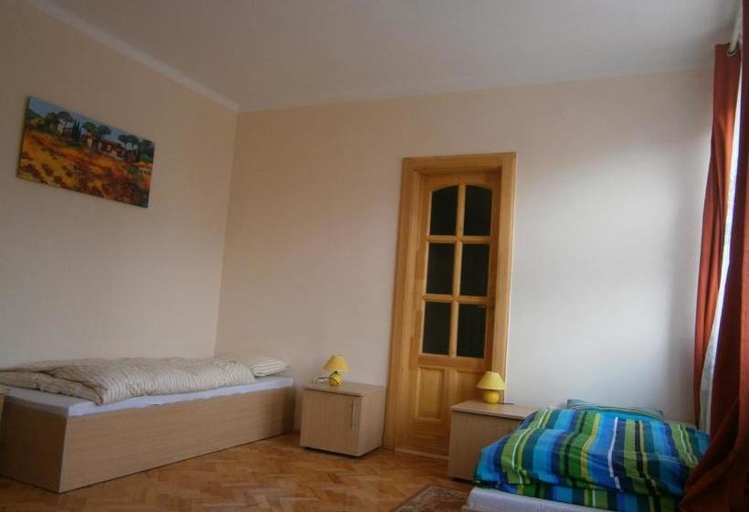 ペンション Rózsakert Vendégház