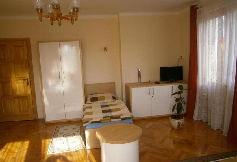 ペンション Rózsakert Vendégház