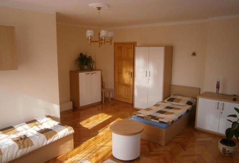 ペンション Rózsakert Vendégház