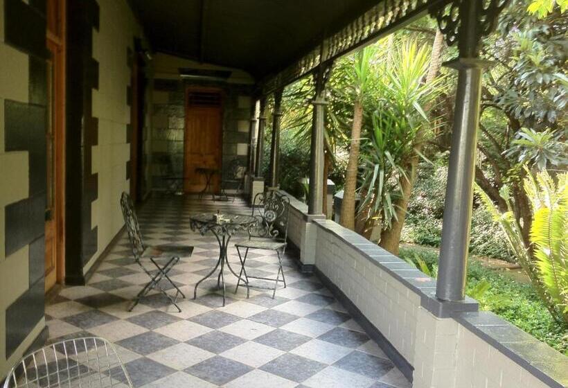 بنسيون The Gables Middelburg Mpu