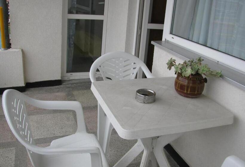 פנסיון Villa Sens